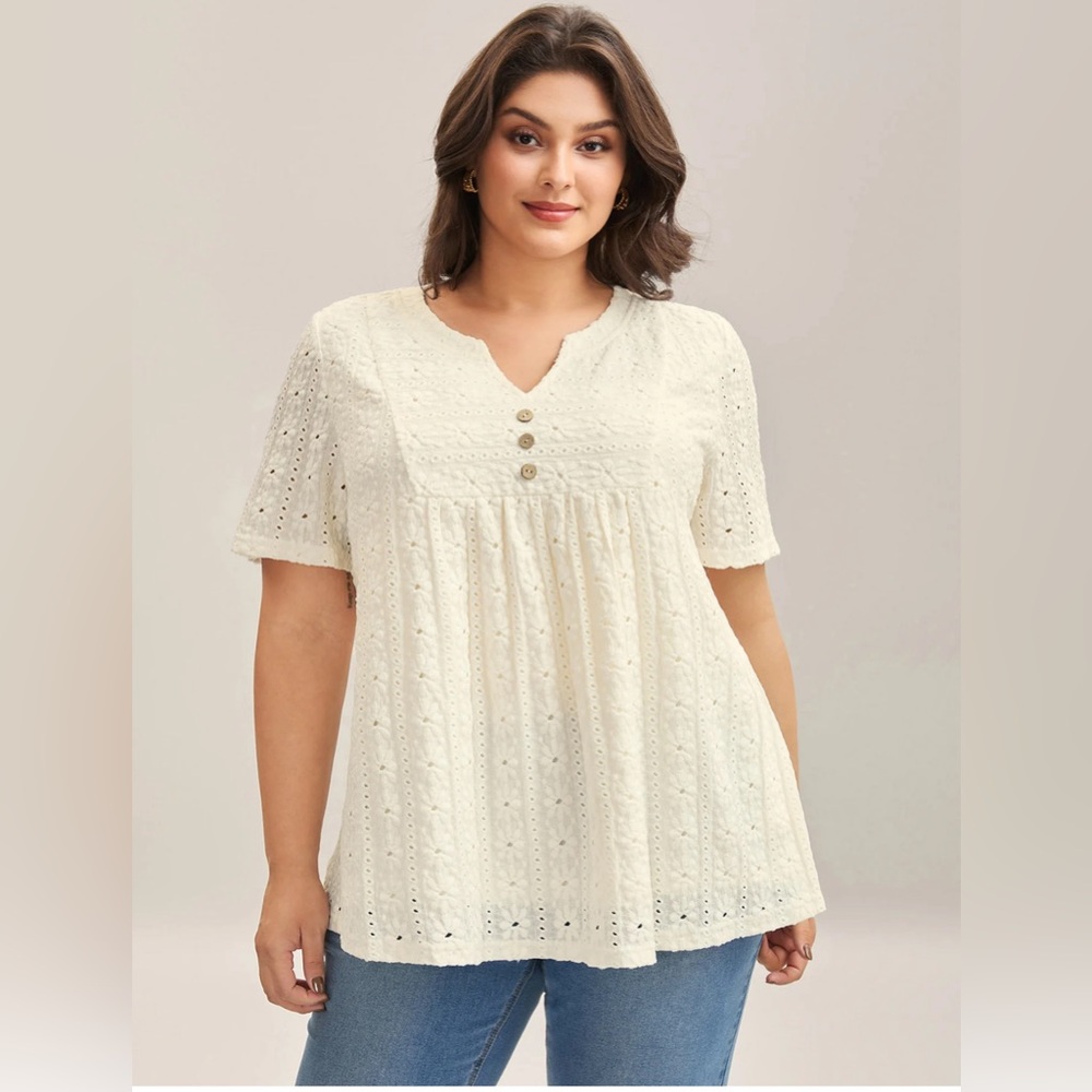 NWT Bloomchic Women's Plus size 18-20 Off White Eyelit Floral Tunic Stretchy Top